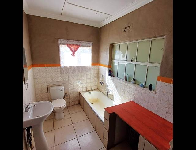 2.10HA SMALLHOLDING FOR SALE IN BUYSCELIA